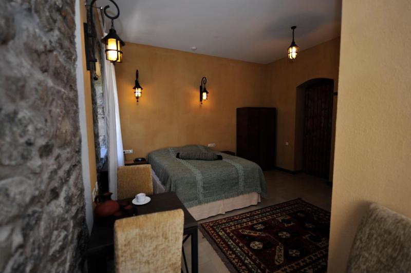 Standard Double Room image 3