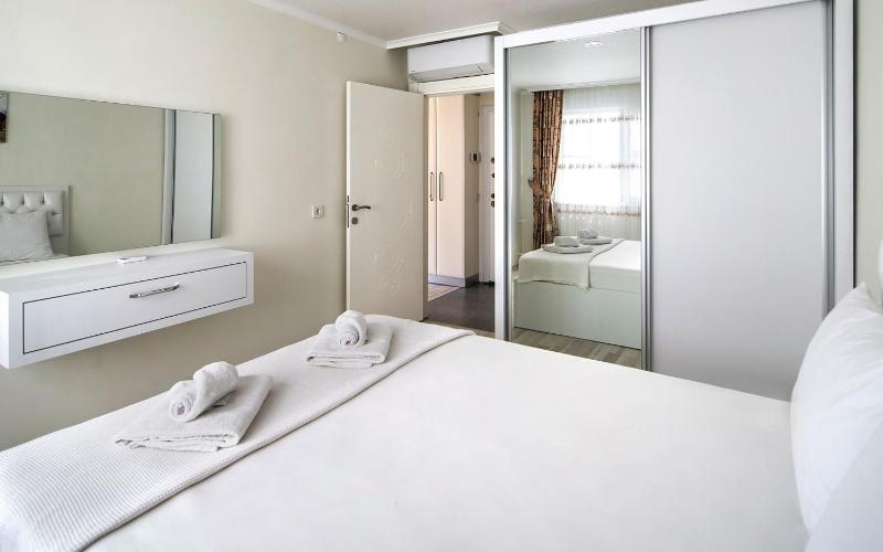 One-Bedroom Apartment image 4