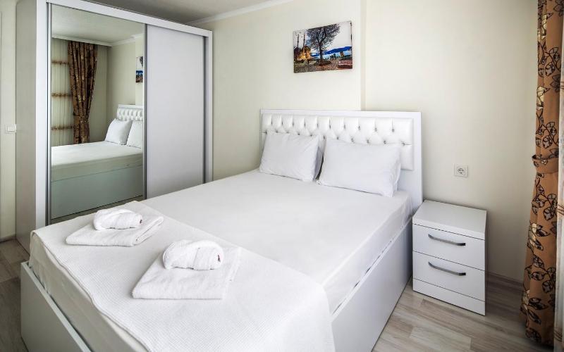 One-Bedroom Apartment image 3