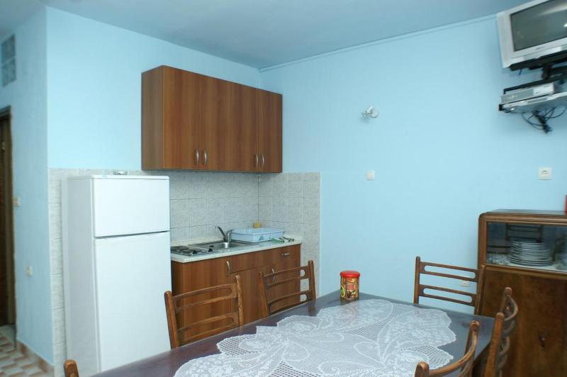 One-Bedroom Apartment with Balcony and Sea View image 3