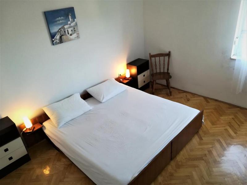One-Bedroom Apartment with Balcony and Sea View image 3