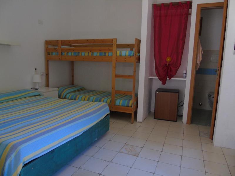 Family Room with Garden View image 2