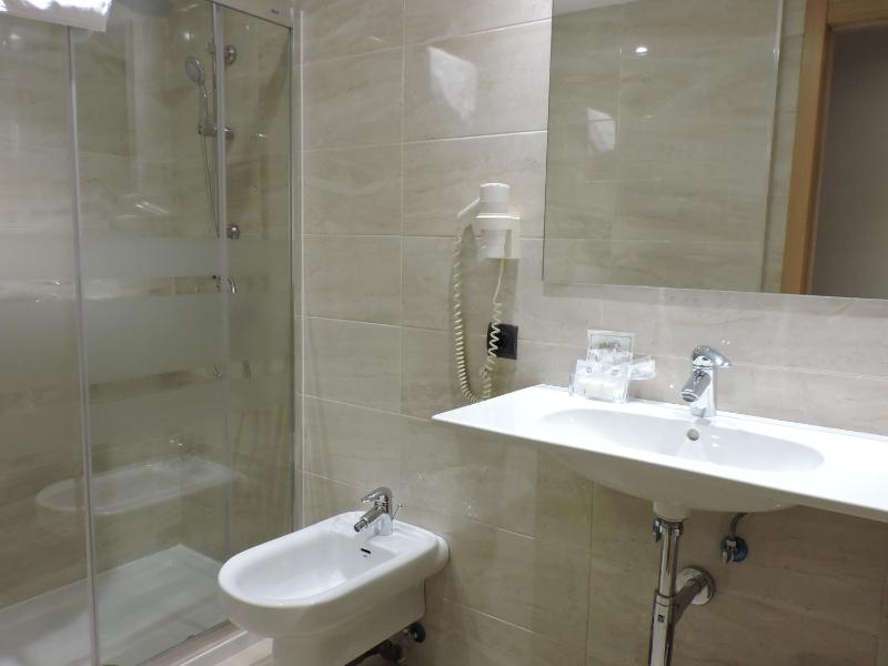 Double or Twin Room image 2