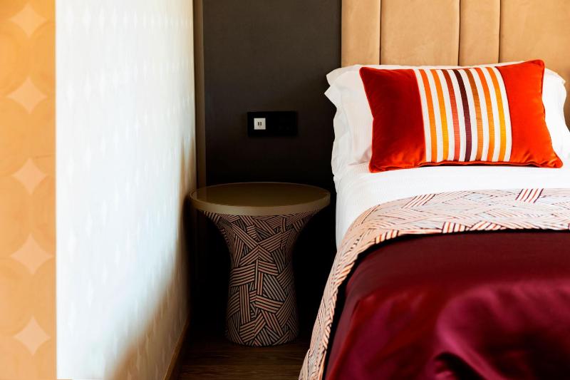 Deluxe Double Room image 4