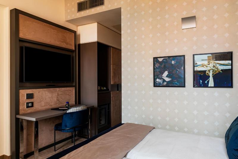 Superior Double Room image 3
