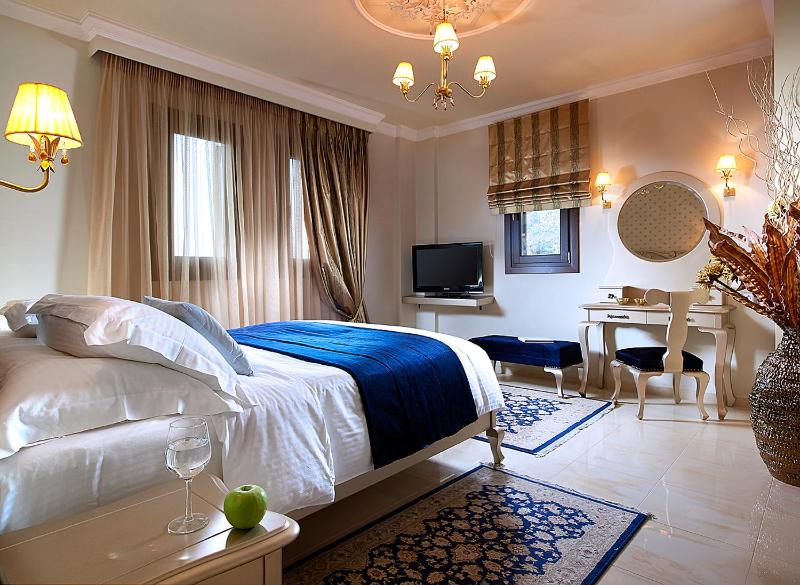 Stevalia Deluxe Suite with balcony and Panoramic Sea View image 2