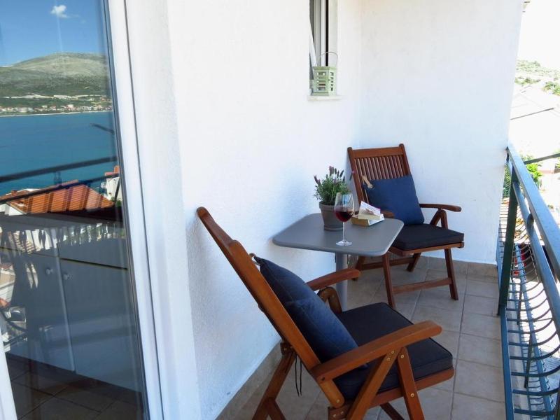 Two-Bedroom Apartment with Balcony and Sea View image 3