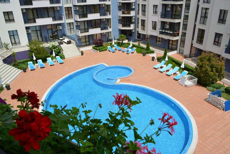One-Bedroom Apartment with Sea View image 4