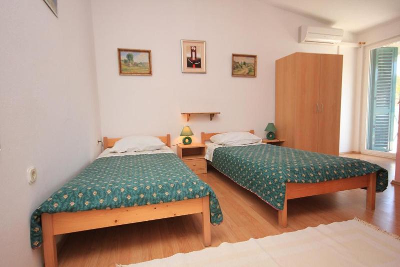 Twin Room with Balcony and Sea View image 2