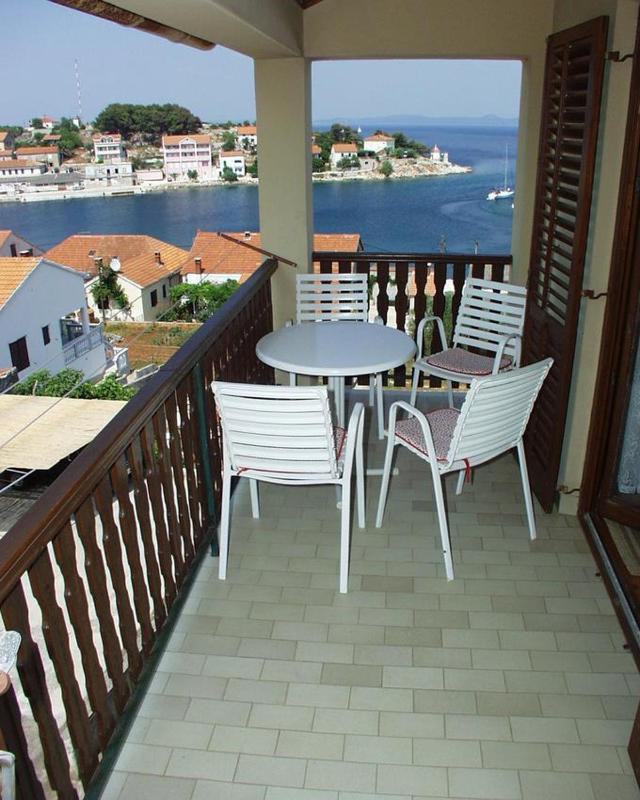 One-Bedroom Apartment with Terrace and Sea View image 1