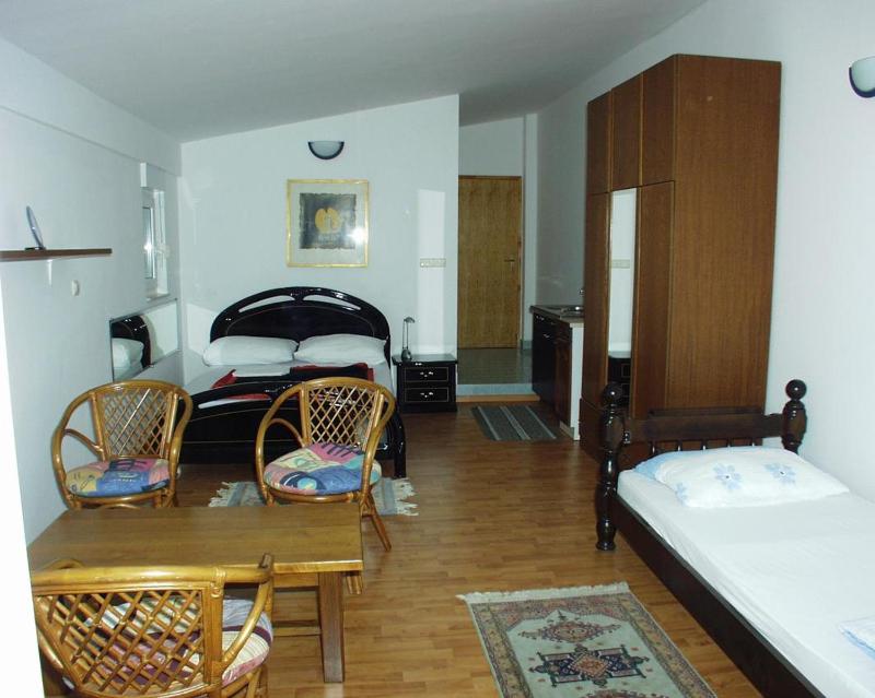 Studio with Balcony and Sea View image 2