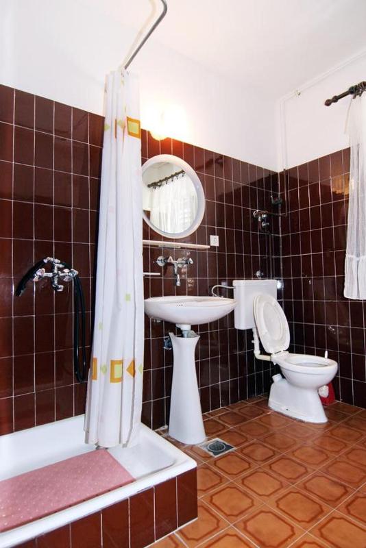 Two-Bedroom Apartment with Terrace and Sea View image 2