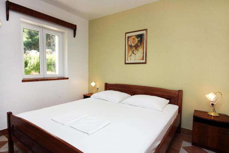 One-Bedroom Apartment with Terrace and Sea View image 3