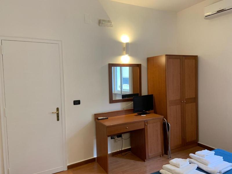 Superior Double Room image 3