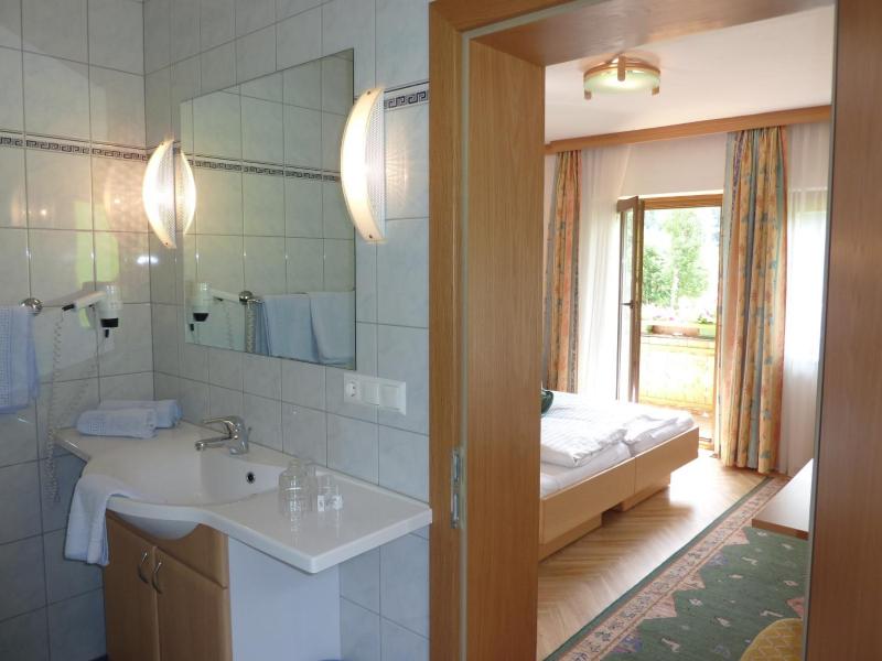 Double or Twin Room with Balcony image 2