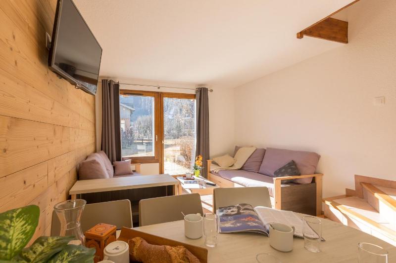 Apartment with Mountain View image 1