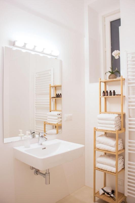 Deluxe Two-Bedroom Apartment image 4