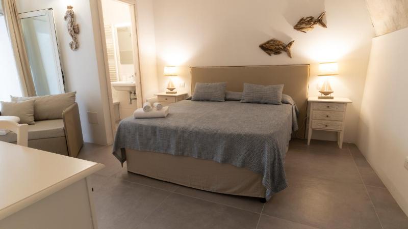 Double Room image 3