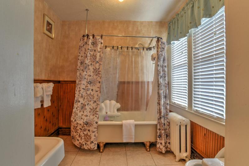 King Suite image 2