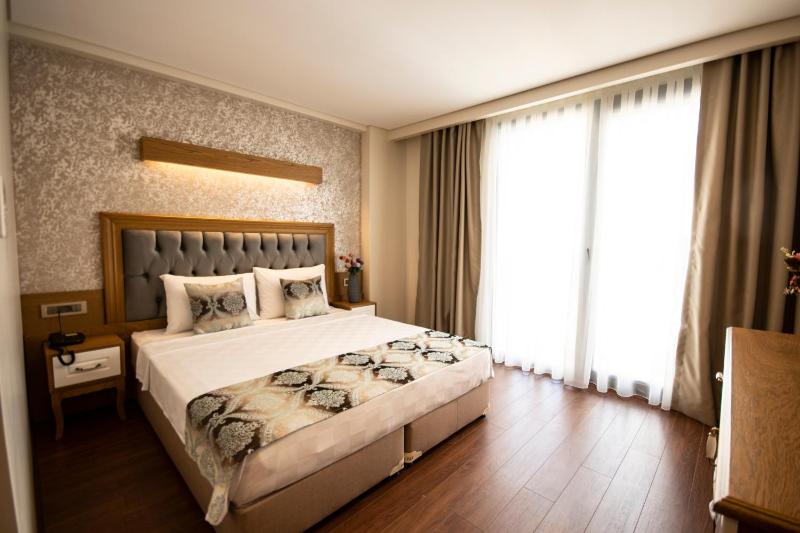 Standard Double Room image 3