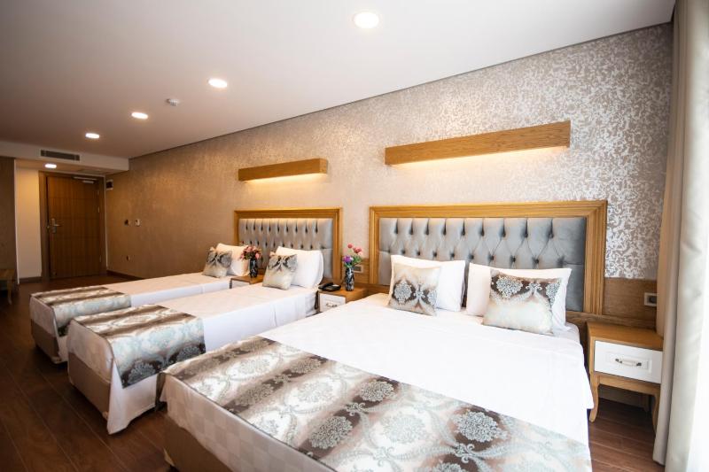 Quadruple Room image 3