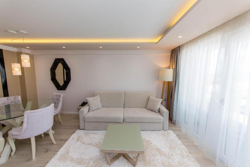 Deluxe Suite image 2