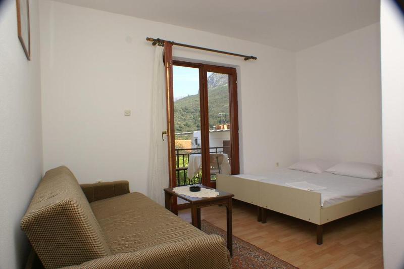 Apartment with Terrace and Sea View image 1