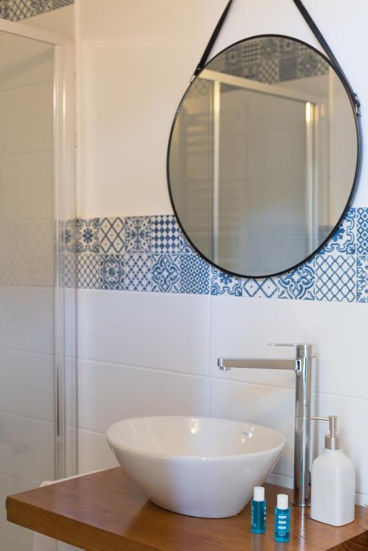 Large Single Room image 3