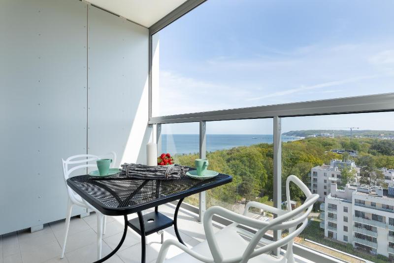 Studio Apartment with Sea View image 1
