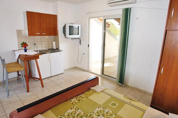 Studio with Terrace and Sea View image 2