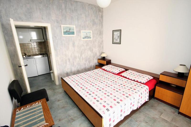 One-Bedroom Apartment with Terrace and Sea View image 2