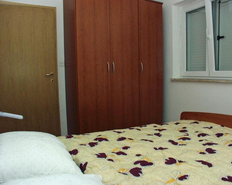 One-Bedroom Apartment with Terrace and Sea View image 1