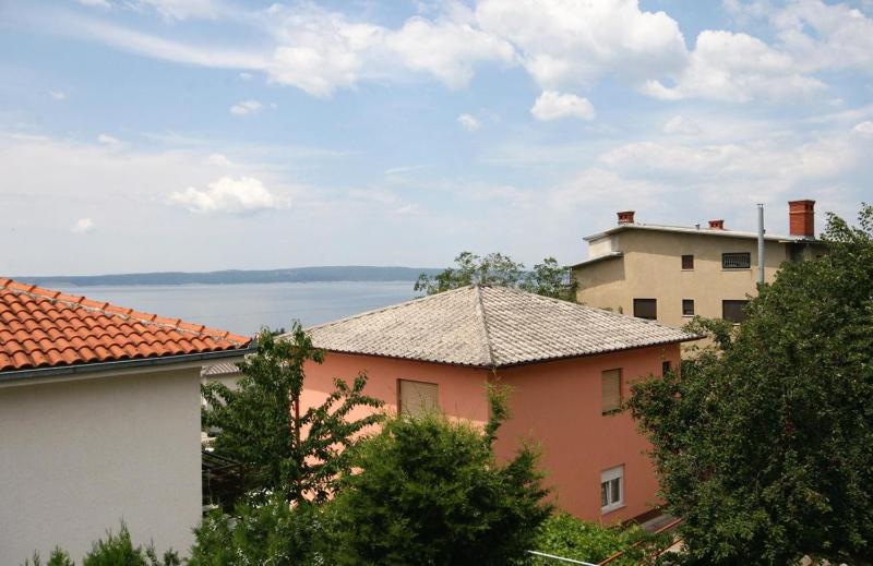 Three-Bedroom Apartment with Terrace and Sea View image 3