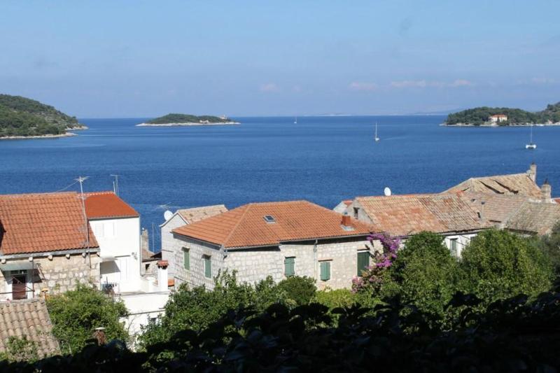 One-Bedroom Apartment with Terrace and Sea View image 2