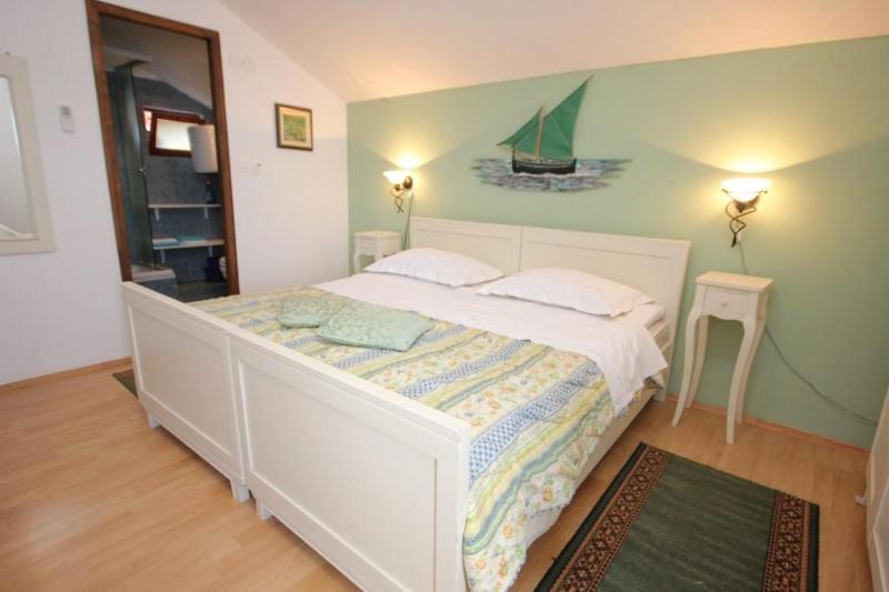 Twin Room image 2