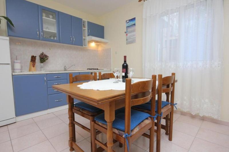 One-Bedroom Apartment image 1