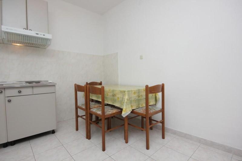 One-Bedroom Apartment with Terrace image 2