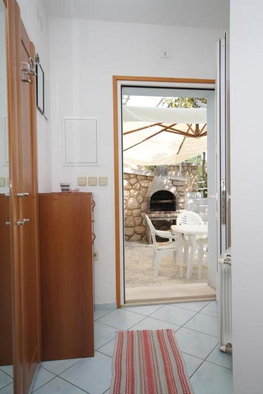 One-Bedroom Apartment with Terrace and Sea View image 3