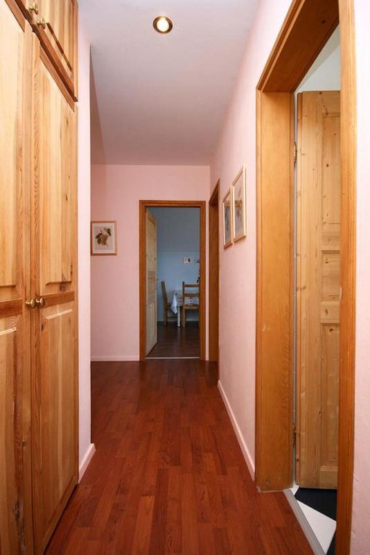 One-Bedroom Apartment with Balcony and Sea View image 3