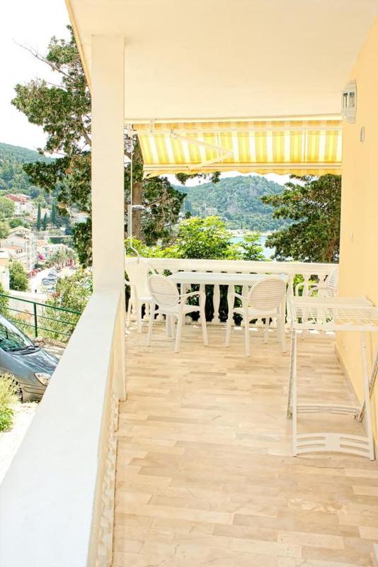 One-Bedroom Apartment with Terrace and Sea View image 3