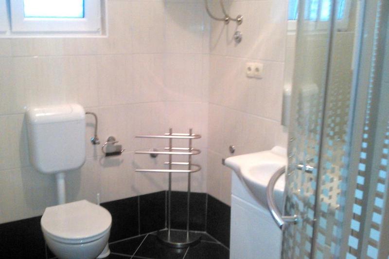 One-Bedroom Apartment with Balcony and Sea View image 3