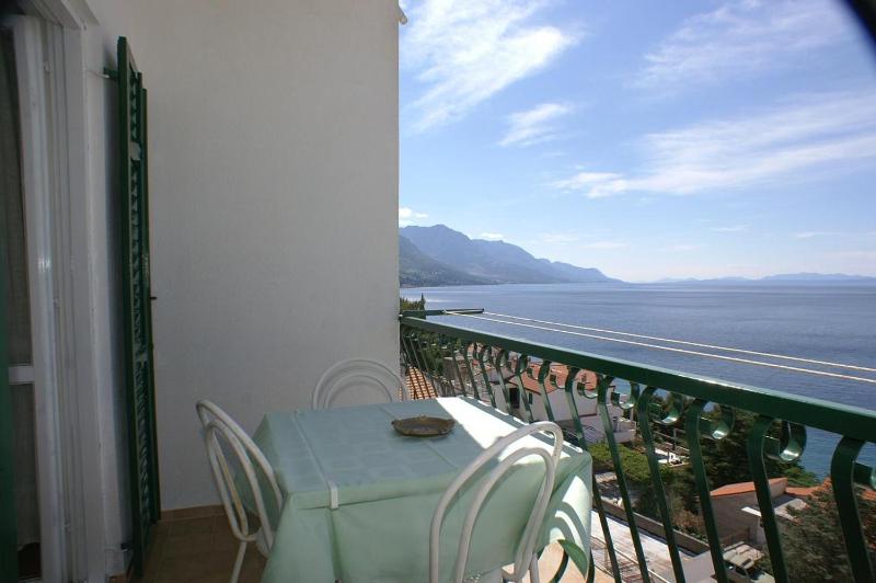Two-Bedroom Apartment with Balcony and Sea View image 1