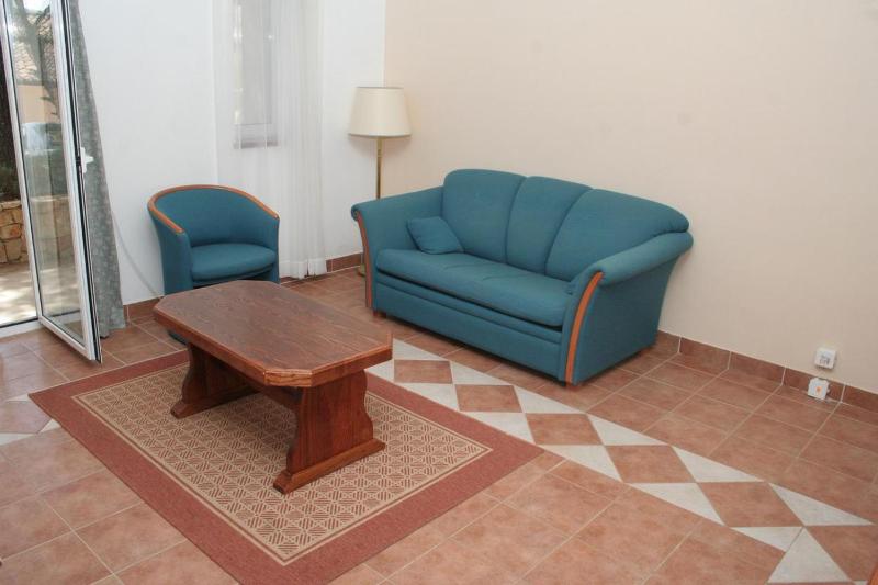 One-Bedroom Apartment with Terrace and Sea View image 3