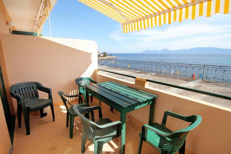 Two-Bedroom Apartment with Terrace and Sea View image 3