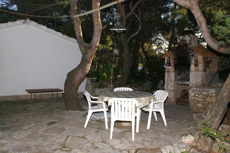 Three-Bedroom Apartment with Terrace and Sea View image 3