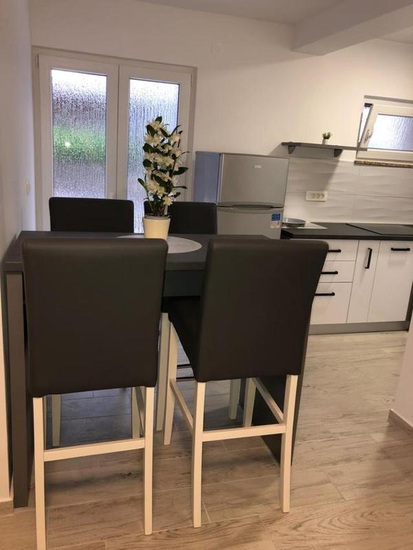 One-Bedroom Apartment with Terrace image 3