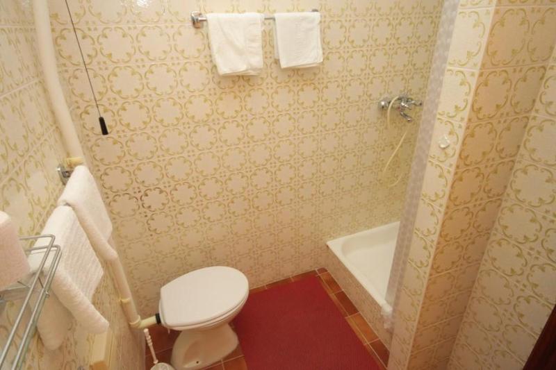 Twin Room with Balcony and Sea View image 2