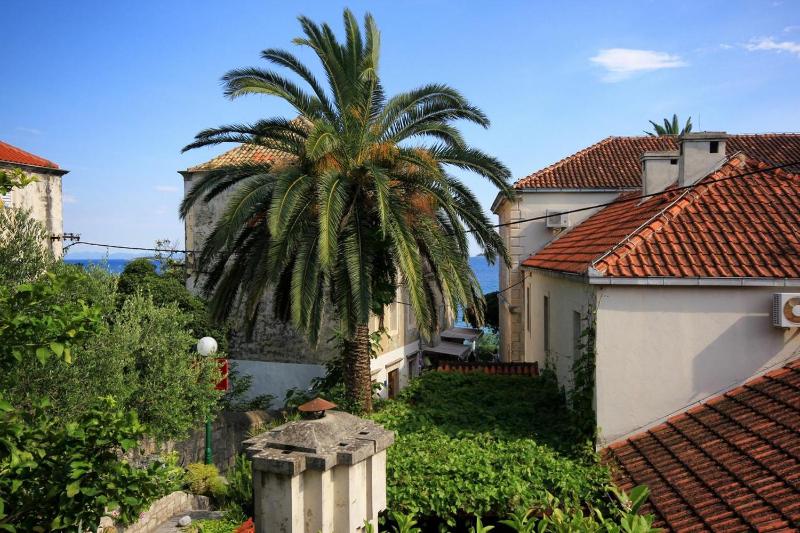 Studio with Balcony and Sea View image 1