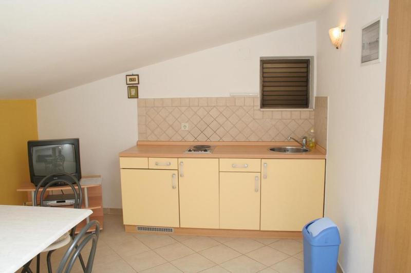 One-Bedroom Apartment with Terrace and Sea View image 3