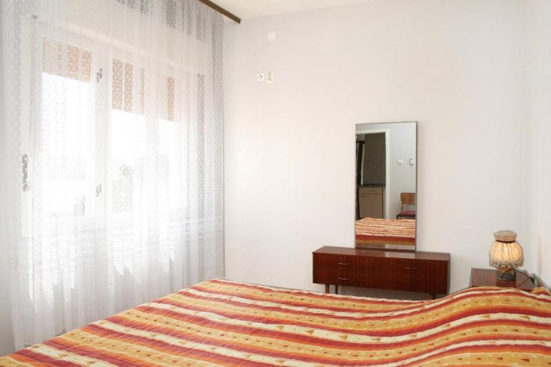 One-Bedroom Apartment with Balcony and Sea View image 1